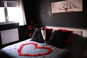 1 bedroom, WiFi, bed sheets