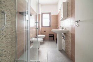 Apartamento, sacada | Banheiro