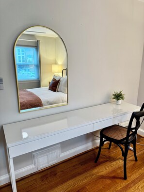 3 bedrooms, in-room safe, iron/ironing board, travel crib