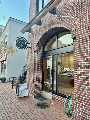 Exterior detail - Charming Historic Rowhome - 1 block to Metro and Shops + Free Parking! (Alexandria)