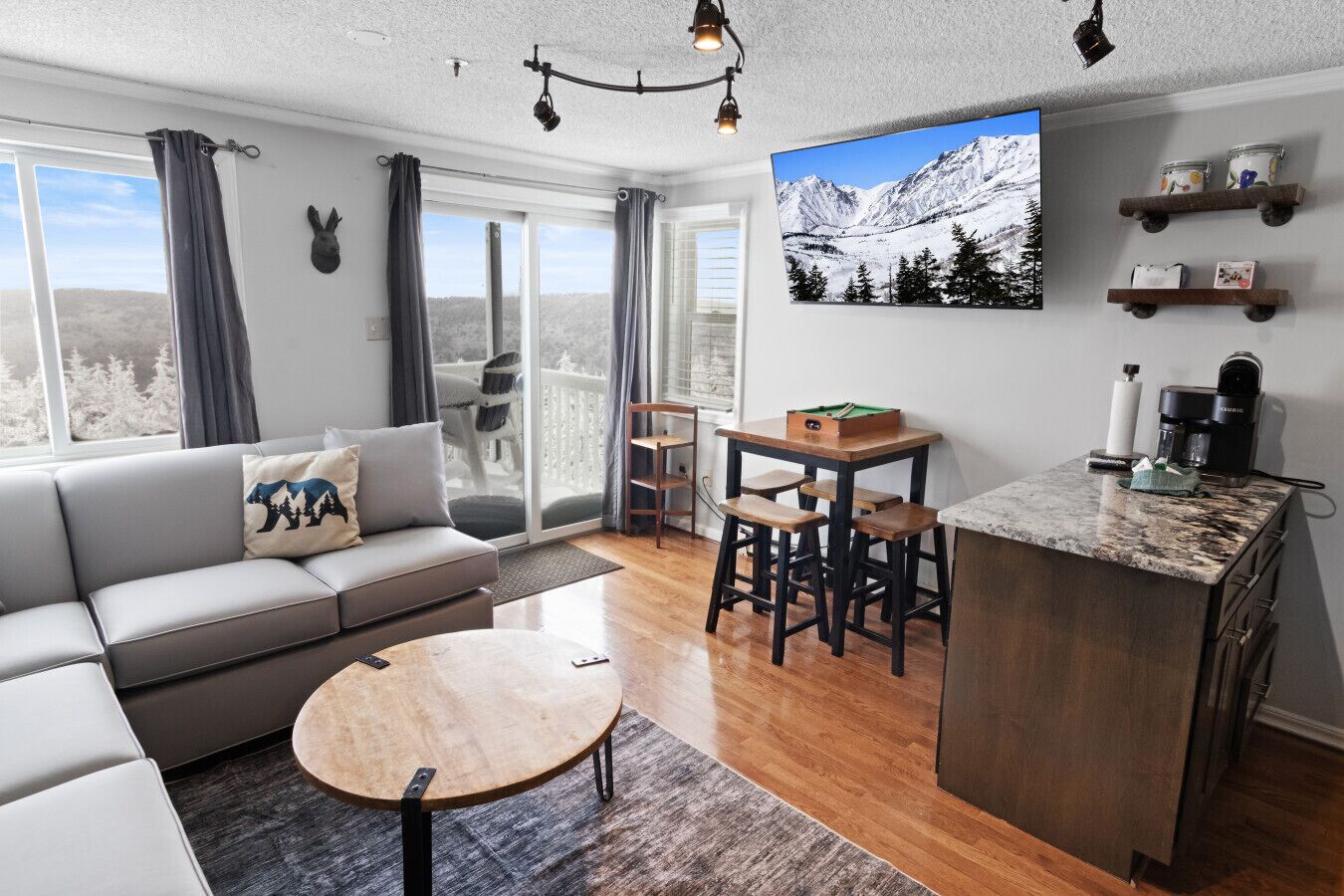 Smart TV, table tennis