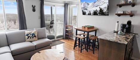 Smart TV, table tennis