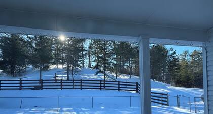 Family friendly 12 bed, Serene small town Louisa. Cozy with wifi, AC & farm life