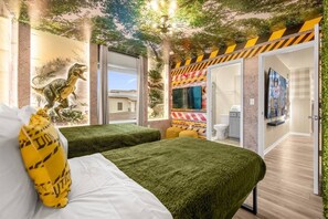 10 bedrooms, travel cot, WiFi, bed sheets