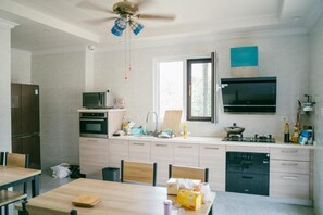 Mini-fridge, microwave, electric kettle, toaster - Saipan Emerald Villa (Saipan)