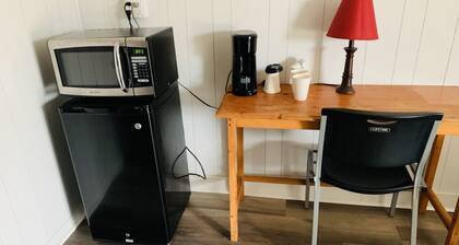 Room 17 - Standard Queen - Sleeps 2 - Harper Motel