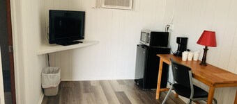 Room 17 - Standard Queen - Sleeps 2 - Harper Motel