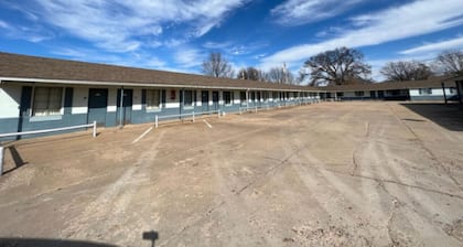 Room 17 - Standard Queen - Sleeps 2 - Harper Motel