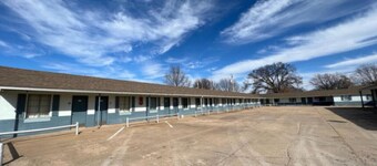 Room 10 - Standard Queen - Sleeps 2 - Harper Motel