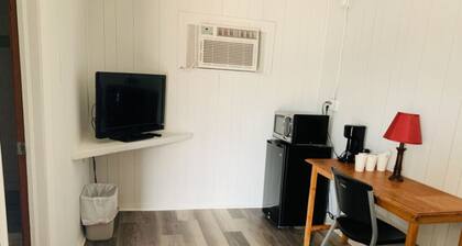 Room 11 - Standard Queen - Sleeps 2 - Harper Motel