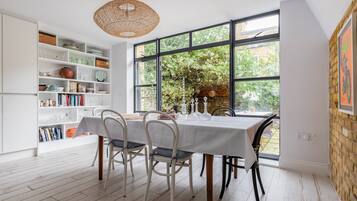 Apartment (3 Bedrooms) | Dining room