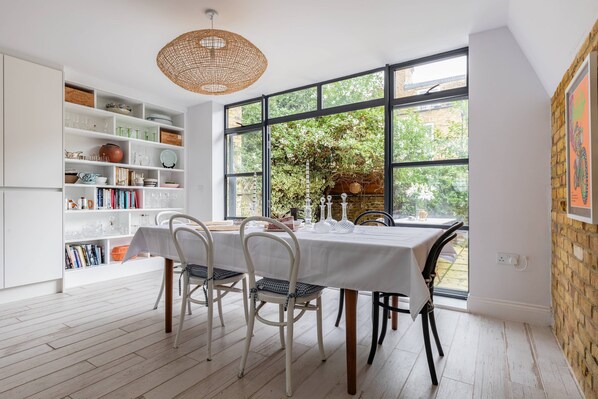 Apartment (3 Bedrooms) | Dining room - Radipole Road IV by Onefinestay (London)