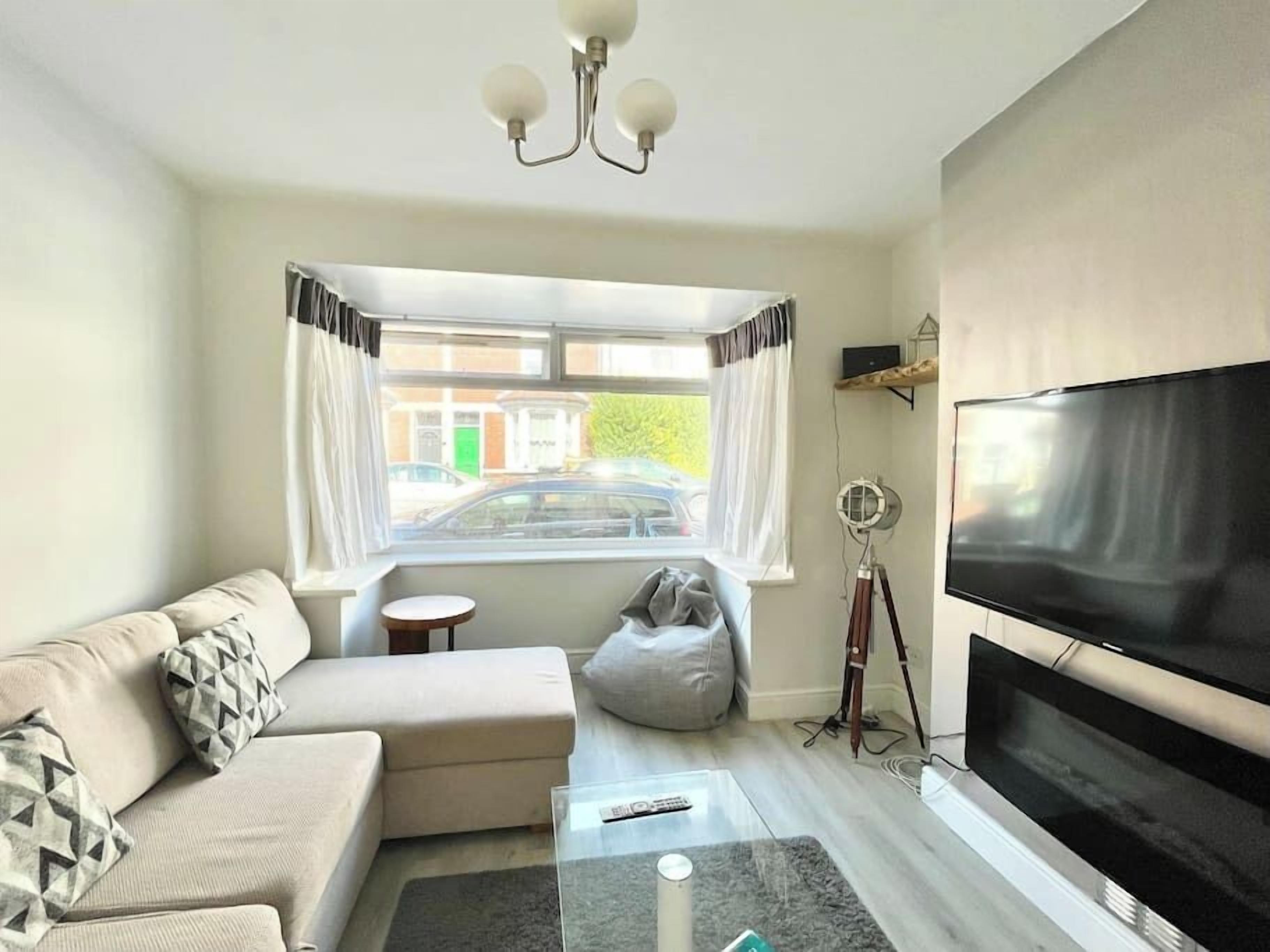 Hereford House  Sleeps 8! Bs2 - ブリストル