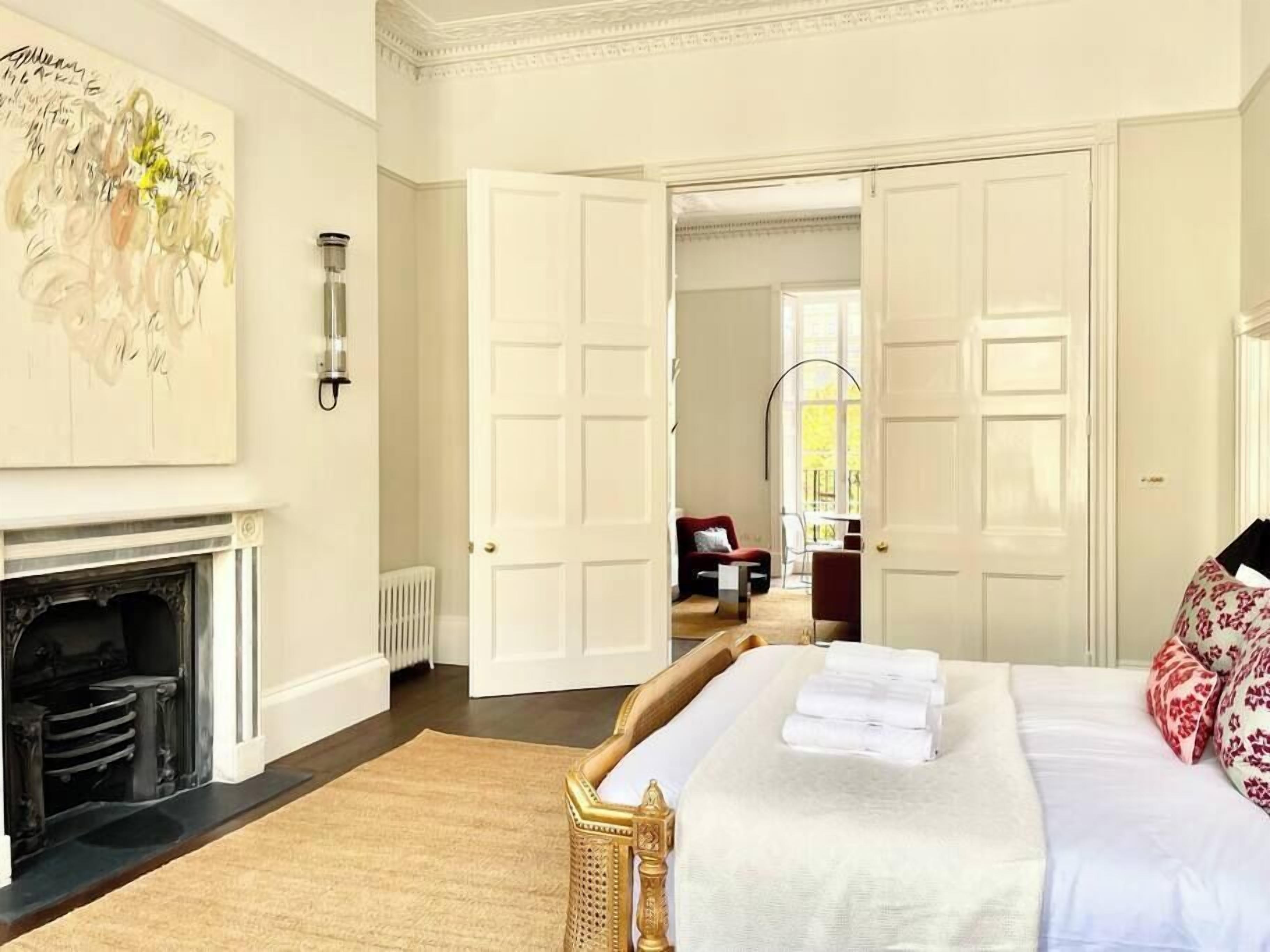 1 dormitorio, tabla de planchar con plancha, wifi y ropa de cama