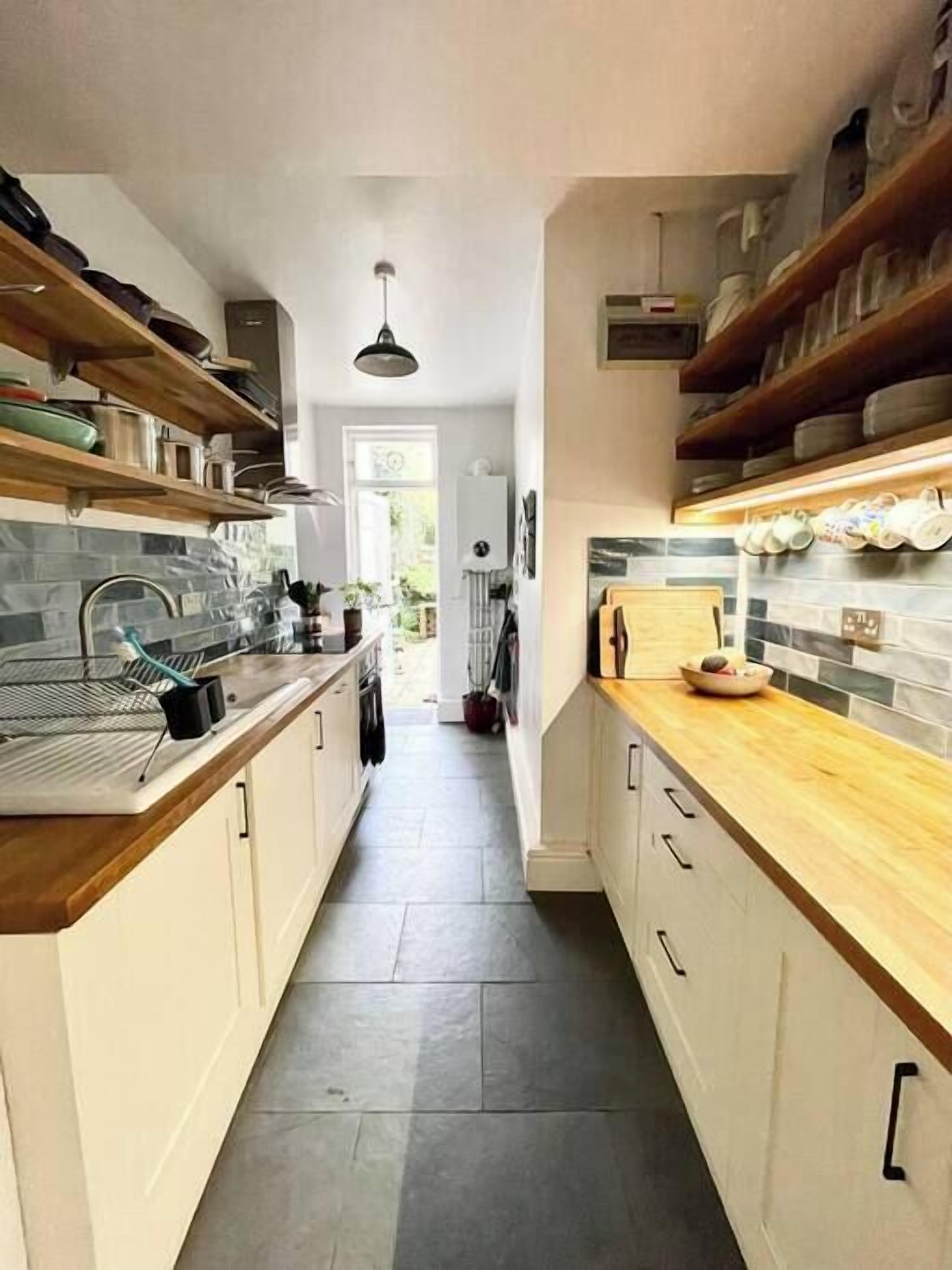 Kühlschrank, Mikrowelle, Ofen, Hochstuhl