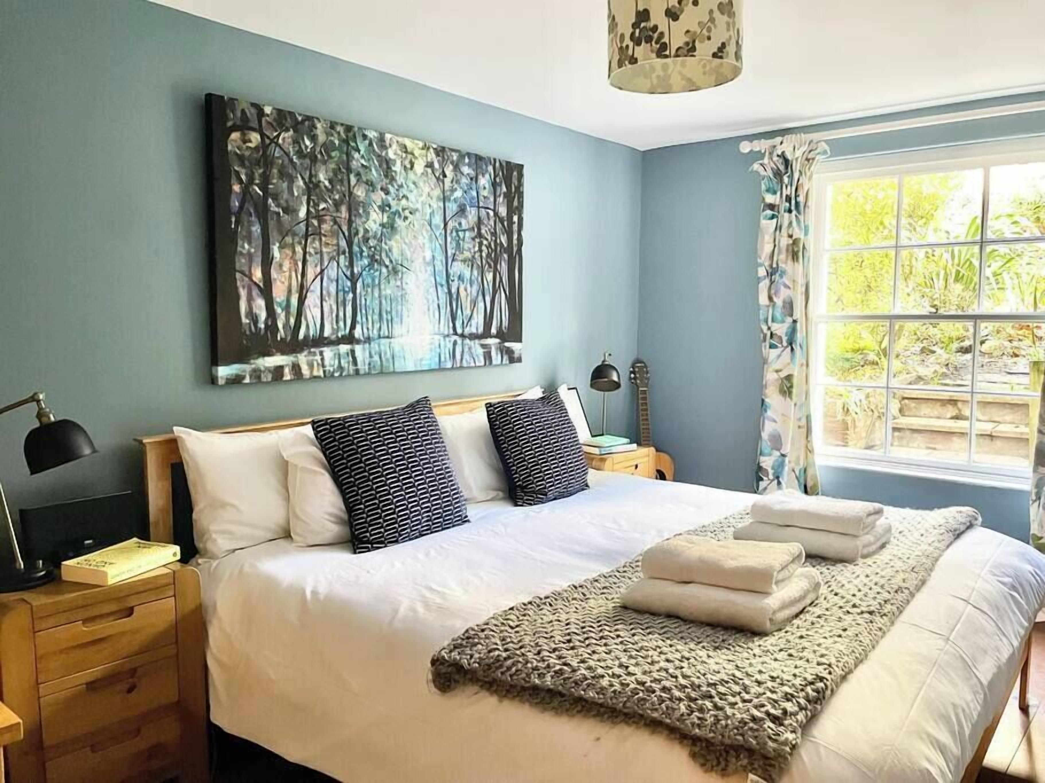 2 bedrooms, iron/ironing board, travel cot, WiFi