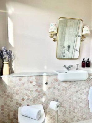 Hair dryer, towels
