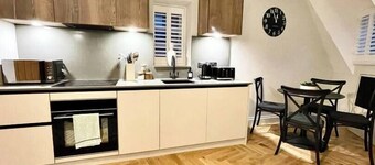 Beautiful Two Storey Apartment in City Centre- 2