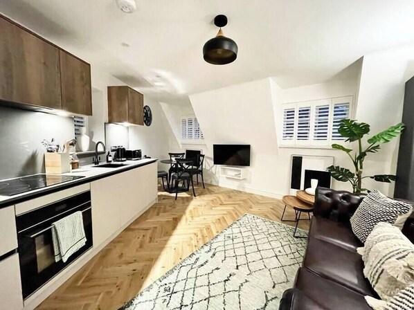 TV - Beautiful Two Storey Apartment in City Centre- 2 (Bristol)