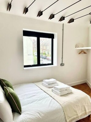 2 bedrooms, iron/ironing board, WiFi, bed sheets