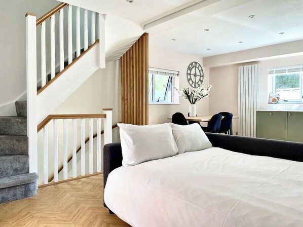 2 bedrooms, iron/ironing board, travel cot, WiFi