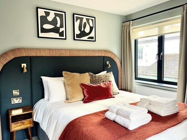 2 bedrooms, iron/ironing board, travel cot, WiFi