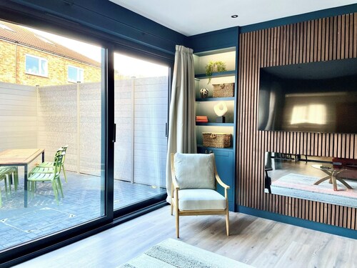 Barton Suites- Luxury Home 2 of 2. Sleeps 6