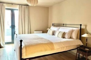 1 bedroom, iron/ironing board, travel cot, WiFi
