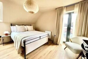 3 bedrooms, iron/ironing board, travel cot, WiFi - Midland Suites- Apartment 6 (Bristol)