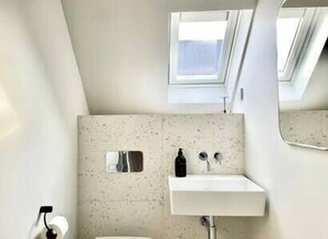 Hair dryer - Midland Suites- Apartment 6 (Bristol)