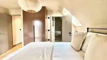 3 bedrooms, iron/ironing board, travel crib, WiFi