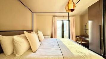 1 bedroom, iron/ironing board, travel crib, WiFi