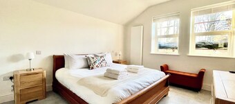 New and Spacious Apartment - Sleeps 5