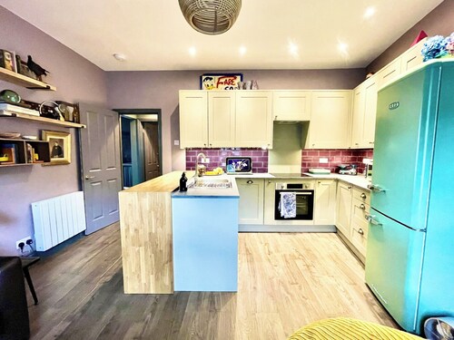The St George: A Beautiful and Spacious Apartment