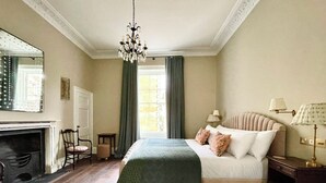 Room - New King Street Suites - Apartment 1 (Bath)