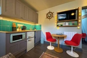 Fridge, microwave, stovetop, toaster