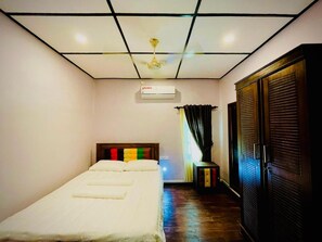 3 bedrooms, desk, iron/ironing board, WiFi - Abi Holiday Home - Jaffna Town (Jaffna)