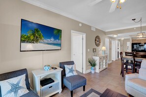 Condo, 1 très grand lit et 1 canapé-lit (Crystal Tower 508) | Aire de séjour