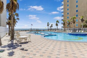 Appartamento, 1 letto king con divano letto (Crystal Tower 508) | Piscina | Una piscina riscaldata