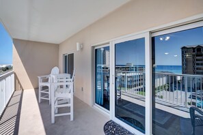 Appartamento, 1 letto king con divano letto (Crystal Tower 508) | Terrazza/patio