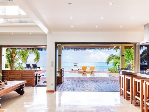 Villa Iti - 3BR Oceanfront Villa w/ Beautiful Pool