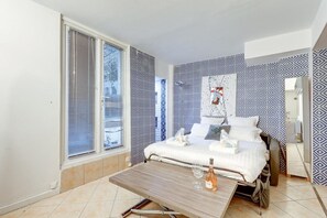 1 bedroom, iron/ironing board, internet, bed sheets - Paris Maison Lombards Terrasse (Paris)