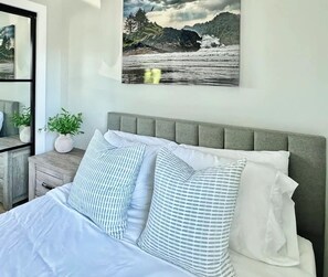 2 bedrooms, desk, iron/ironing board, travel cot - NEW Executive Residence I Luxury Shopping I Beach

 (Costa Mesa)