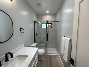 Shower, hair dryer, towels, soap - Exclusive Elite Suite I Sailing I Luxury Shopping

 (Costa Mesa)
