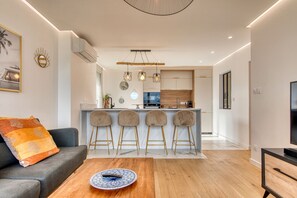 TV - L'Horizon - Climatisé - T2 proche Hôpital Lyon Sud et métro (Saint-Genis-Laval)