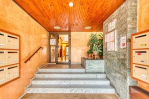 Interior - L'Horizon - Climatisé - T2 proche Hôpital Lyon Sud et métro (Saint-Genis-Laval)