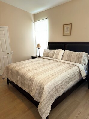 4 habitaciones, tabla de planchar con plancha, wifi y ropa de cama 