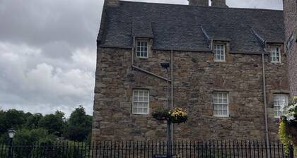 @TheFlatInJed: Fully serviced 2 bedroom apartment in Jedburgh, sleeps 4.