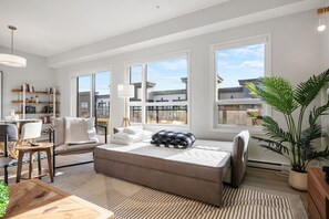 Smart-TV, Bücher, Arbeitsbereiche