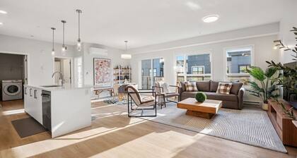 Air Conditioned 2 BR Executive Suite /w King Bed